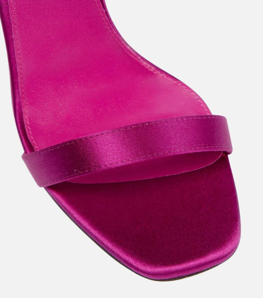Aquazzura - صندل "أورا" ساتان مزين