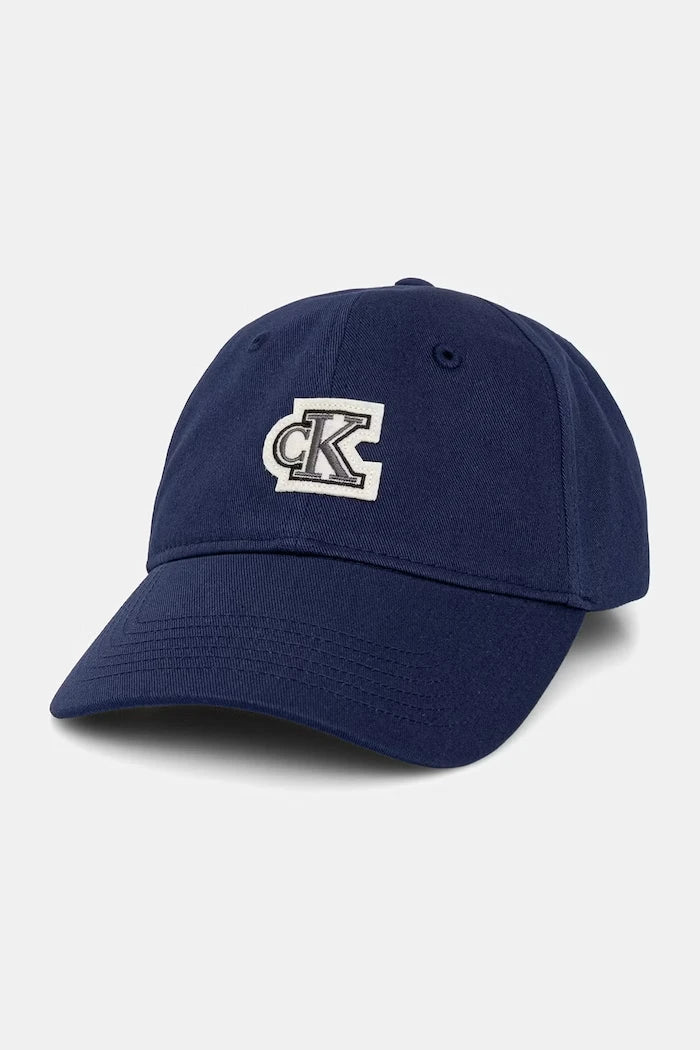 Calvin Klein шапка с козирка от памук