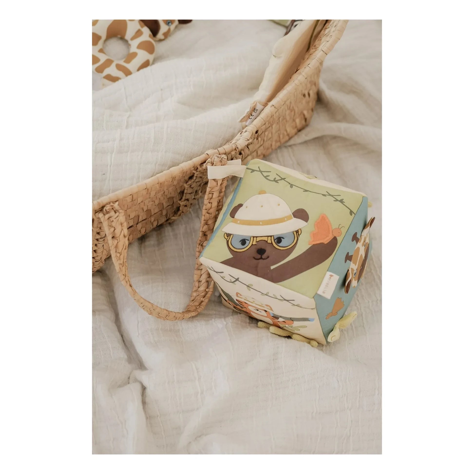 Fabelab - Sensory activity cube - Safari