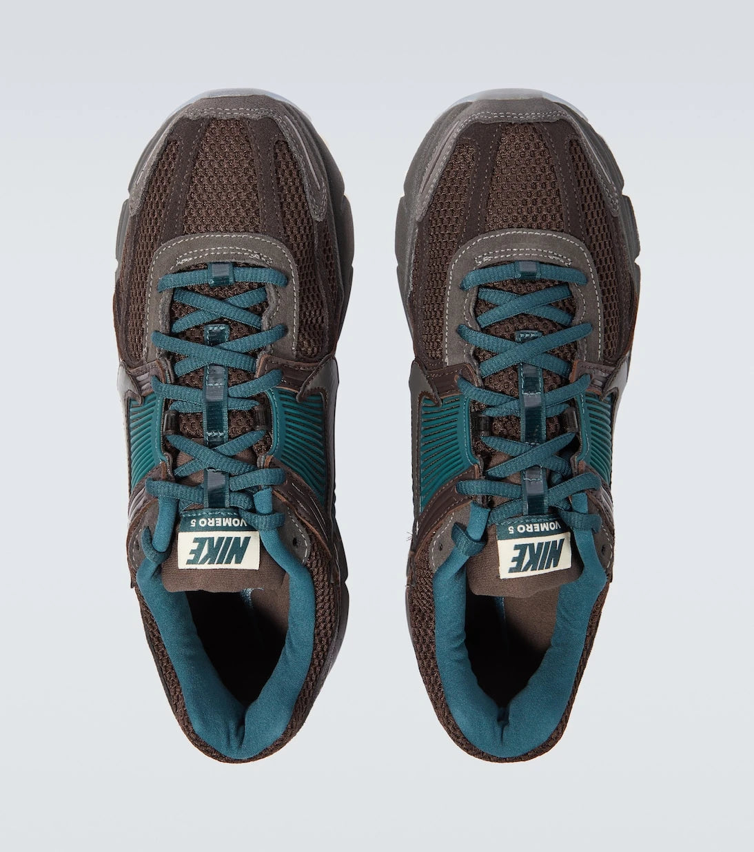 Nike - حذاء سنيكرز Zoom Vomero 5 مزين بالجلد