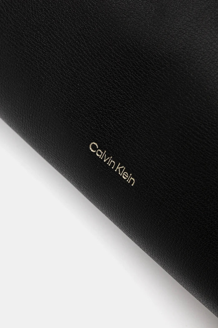 Calvin Klein suni deri kadın çantası