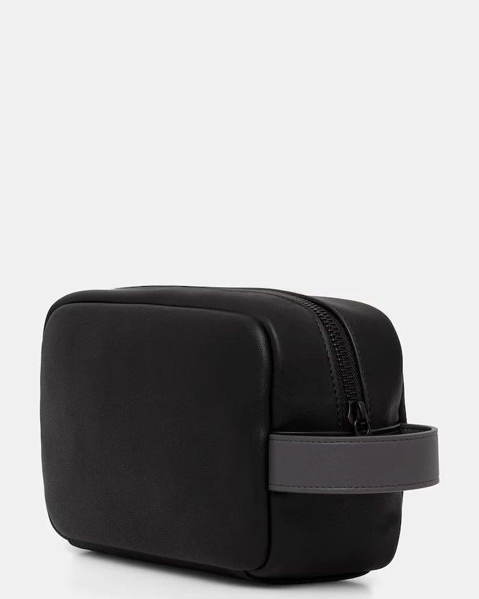 Calvin Klein Erkek Suni Deri Kozmetik Çantası