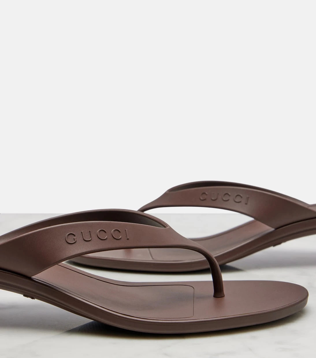 Gucci - صنادل فيتوريا ثونغ