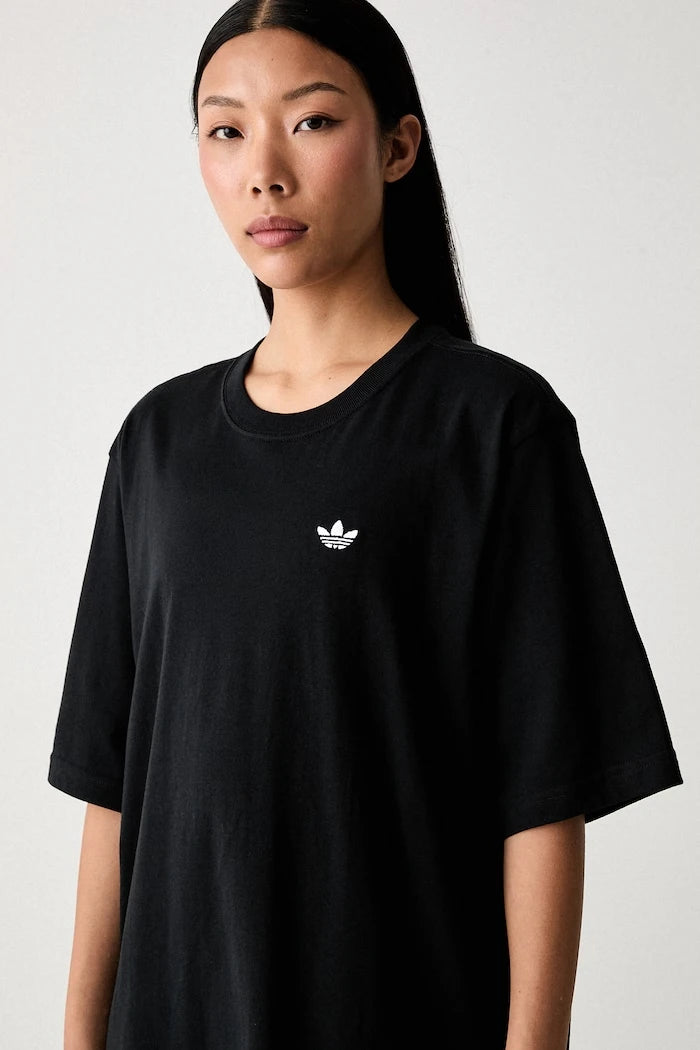 adidas Originals Essentials pamuklu kadın tişört