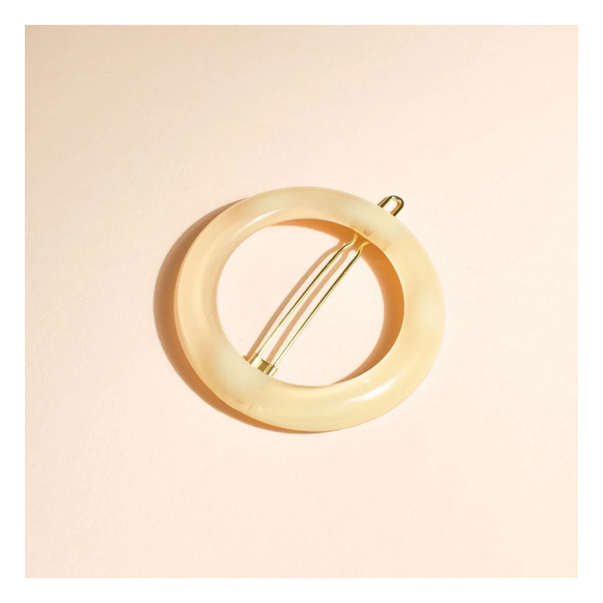 Bachca - Opaline round hair clip | Ivory