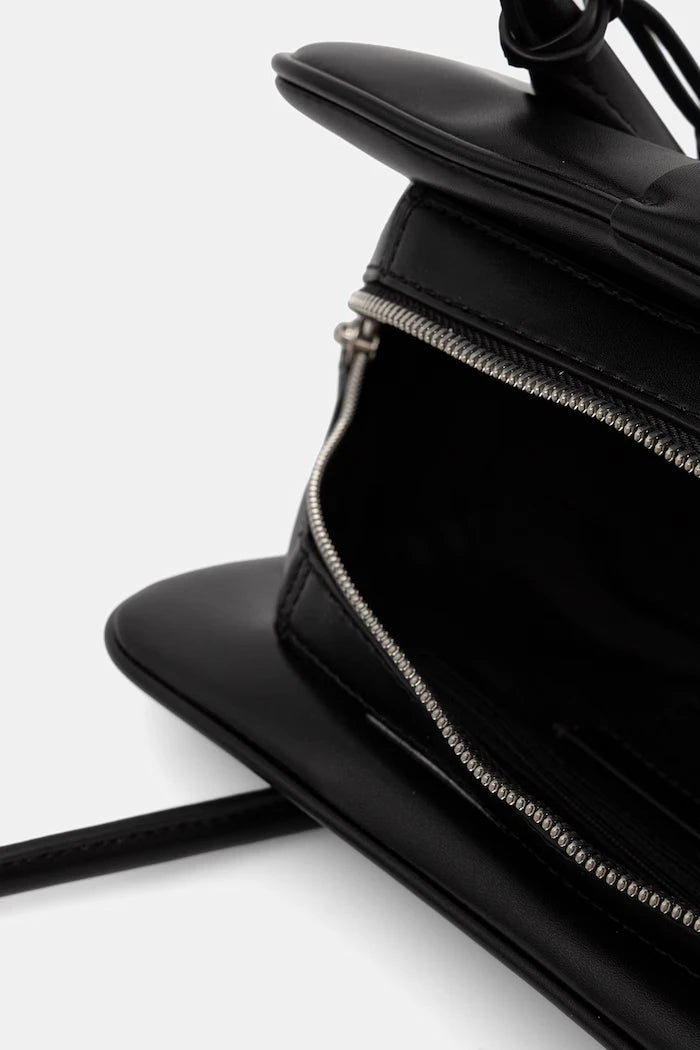 Calvin Klein структурирана дамска чанта от имитация на кожа