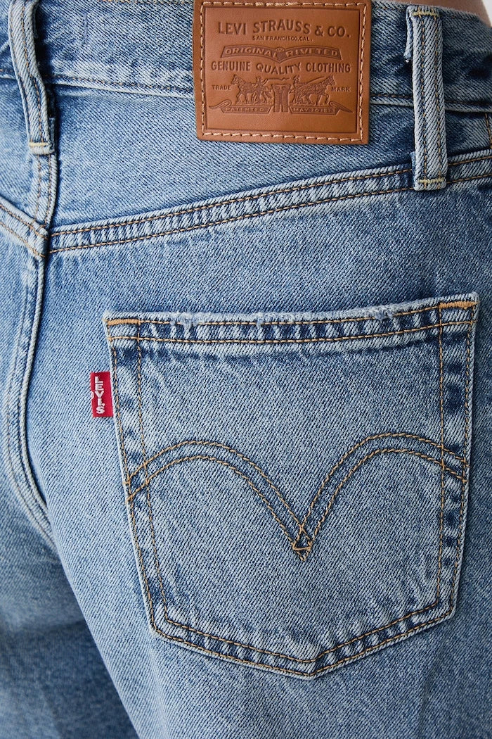 Levi's kadın denim kısa pantolon RIBCAGE A-LINE