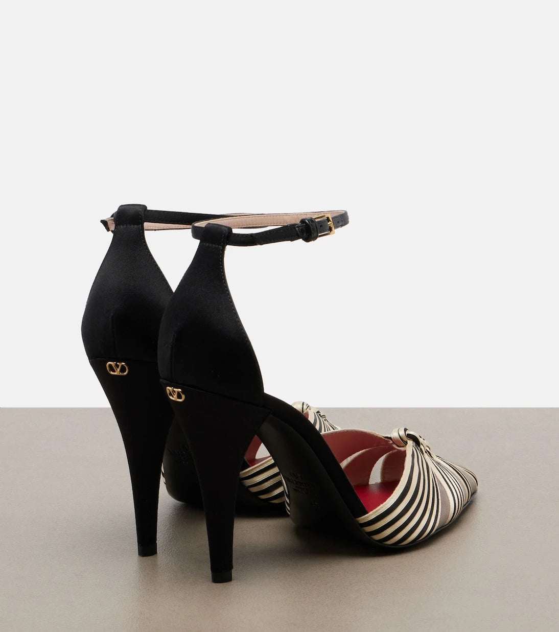 Valentino Garavani - Annine satin pumps