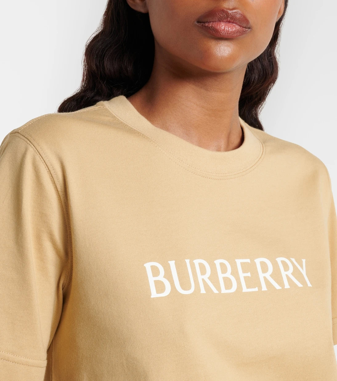Burberry - تي شيرت من قطن الجيرسيه مزين بالشعار