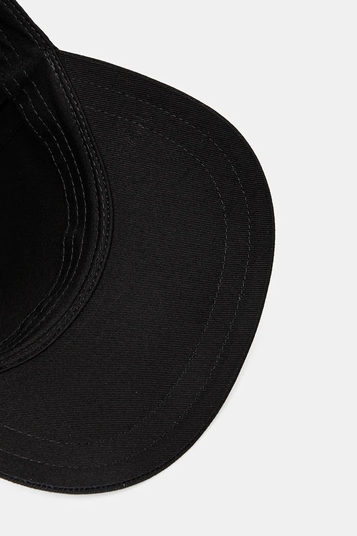Памучна шапка с козирка Armani Exchange