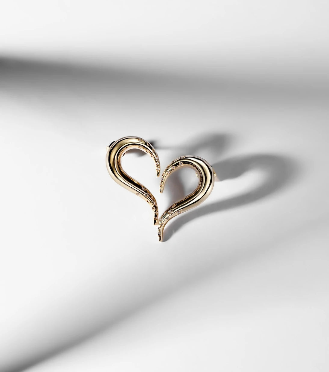 Mateo - Swoosh 14kt gold earrings with diamonds