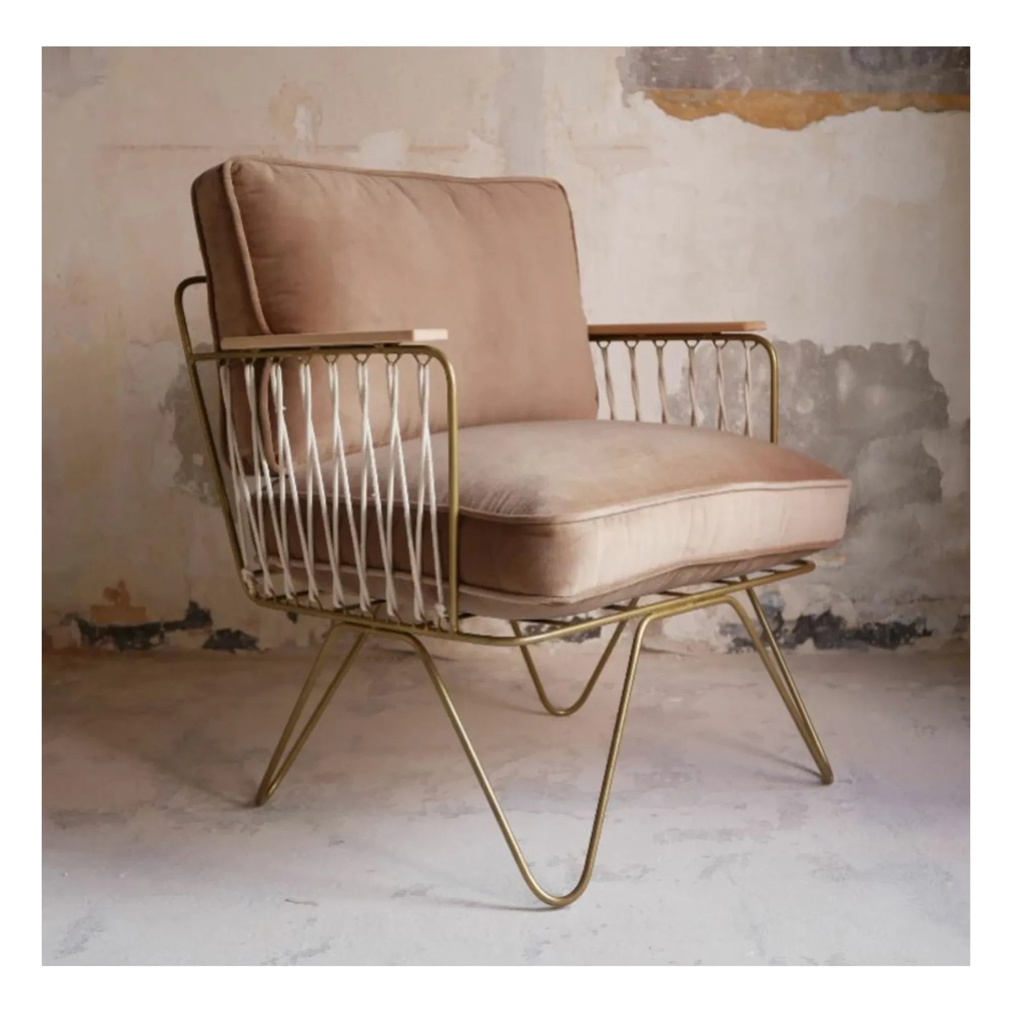 Honoré - Croisette armchair, matt gold, velvet | Latte