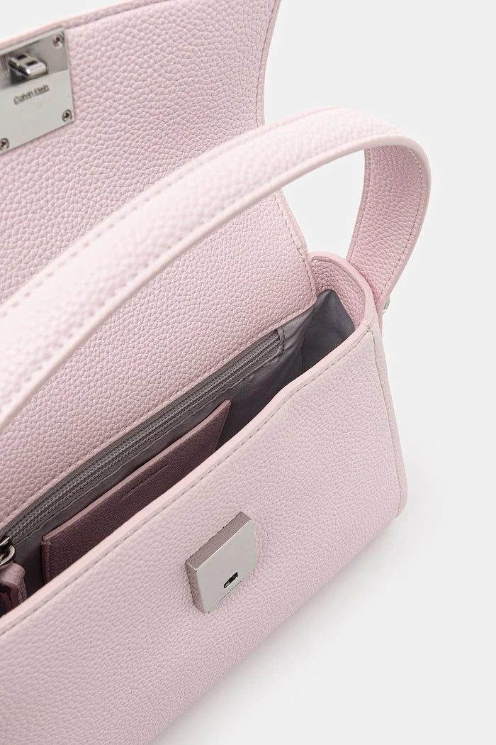 Calvin Klein kadın suni deri çapraz çanta