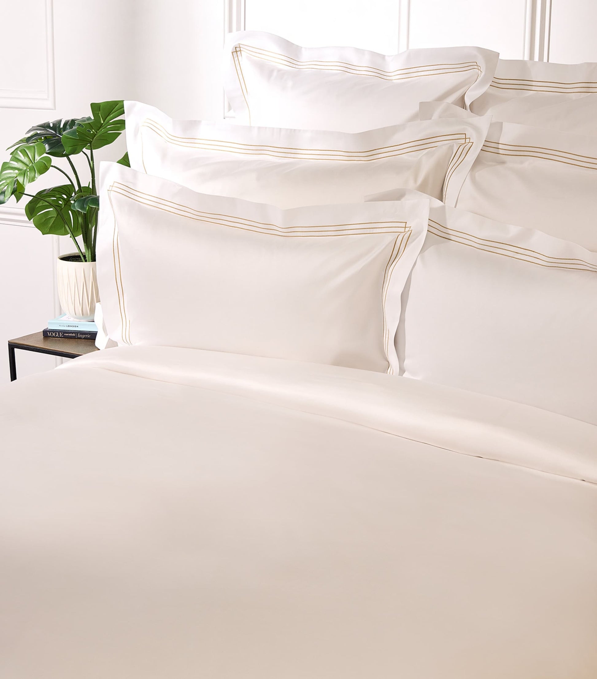 Quadra Super King Duvet Cover (220cm x 260cm)