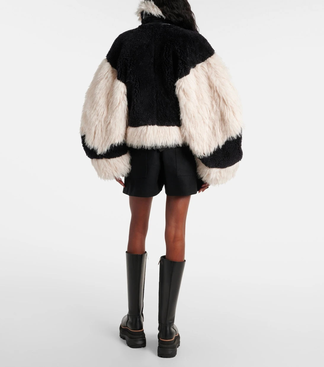 Sacai - جاكيت صوف بقصة كبيرة مزين بالفرو الصناعي