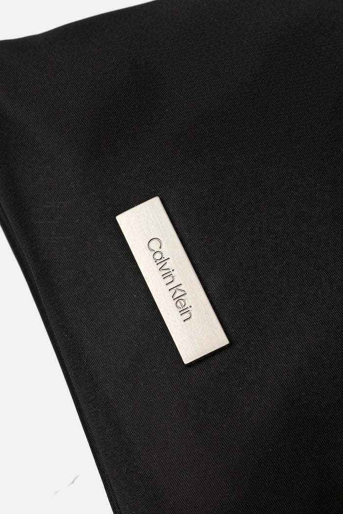 Чанта през рамо Calvin Klein