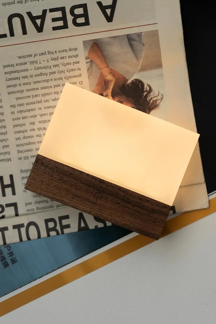 Gingko Design ceviz ağacından küçük LED lamba 8 x 2,5 x 6,6 cm