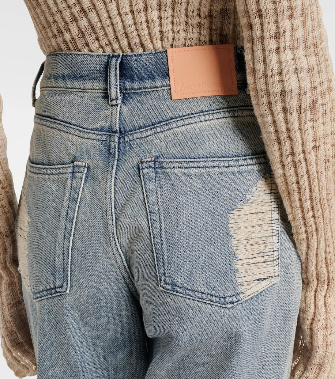 Acne Studios - بنطلون جينز بقصة البوت كت بخصر عالٍ وتأثير بالٍ