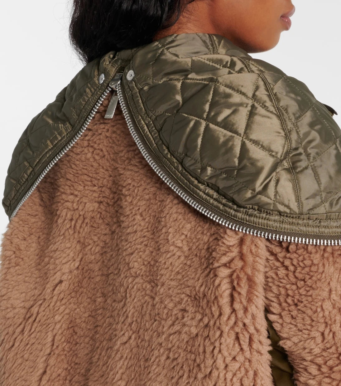 Sacai - جاكيت فرو صناعي بحواف من التويل