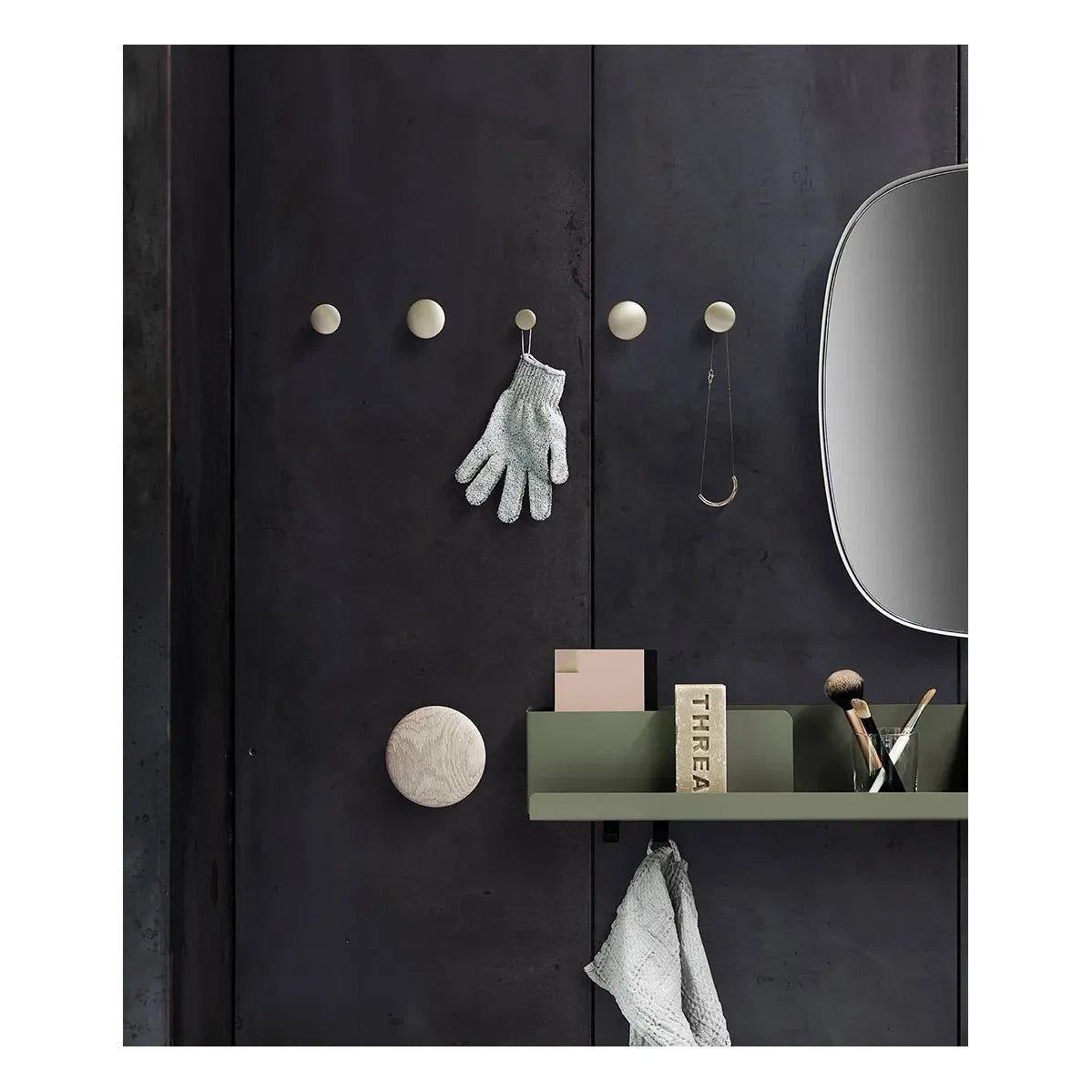 Muuto - The Dots Brass Hooks - Set of 5 | Gold