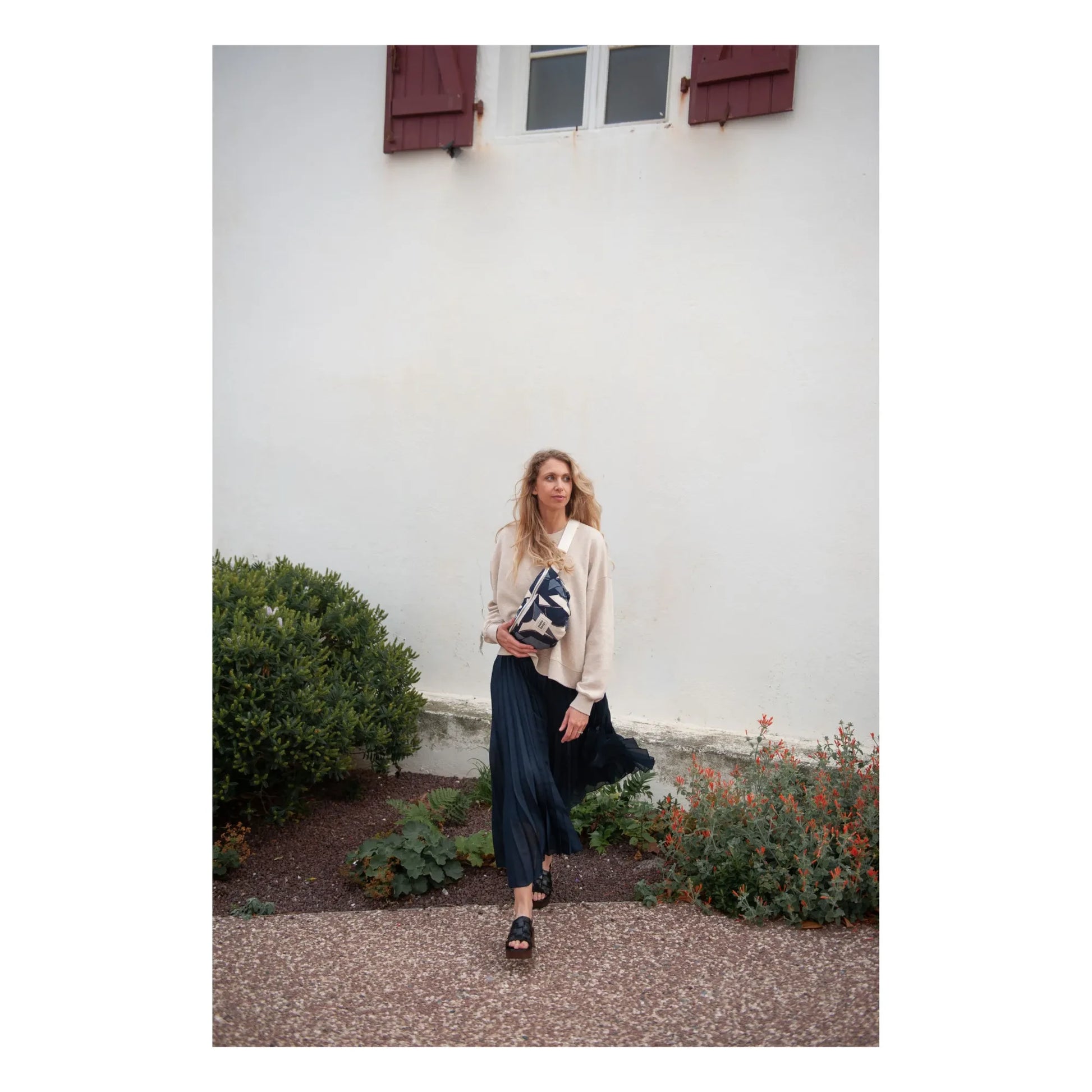 Mama Hangs - Bloom Bag multi-function banana | Indigo
