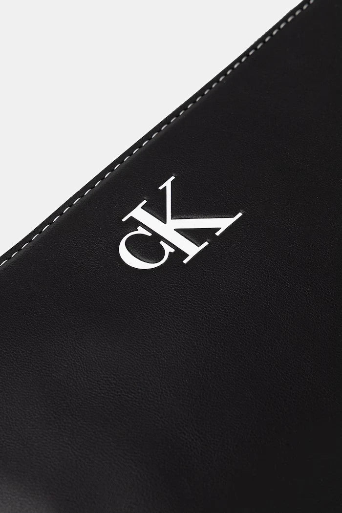 Calvin Klein чанта тип хобо дамска от имитация на кожа