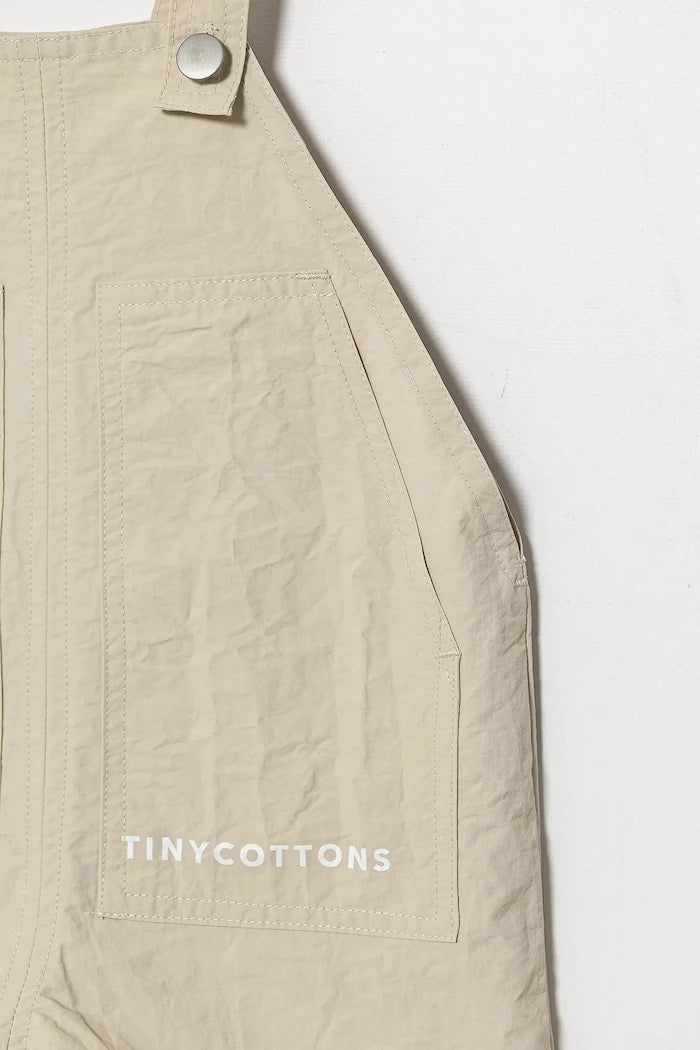 Бебешки къс гащеризон Tinycottons SOLID SHORT DUNGAREE