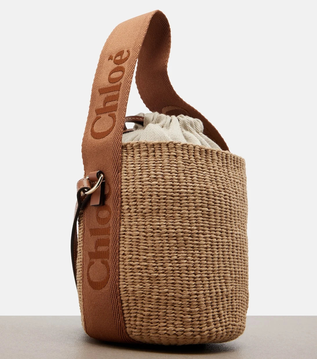 Chloé - Woody Small raffia bucket bag