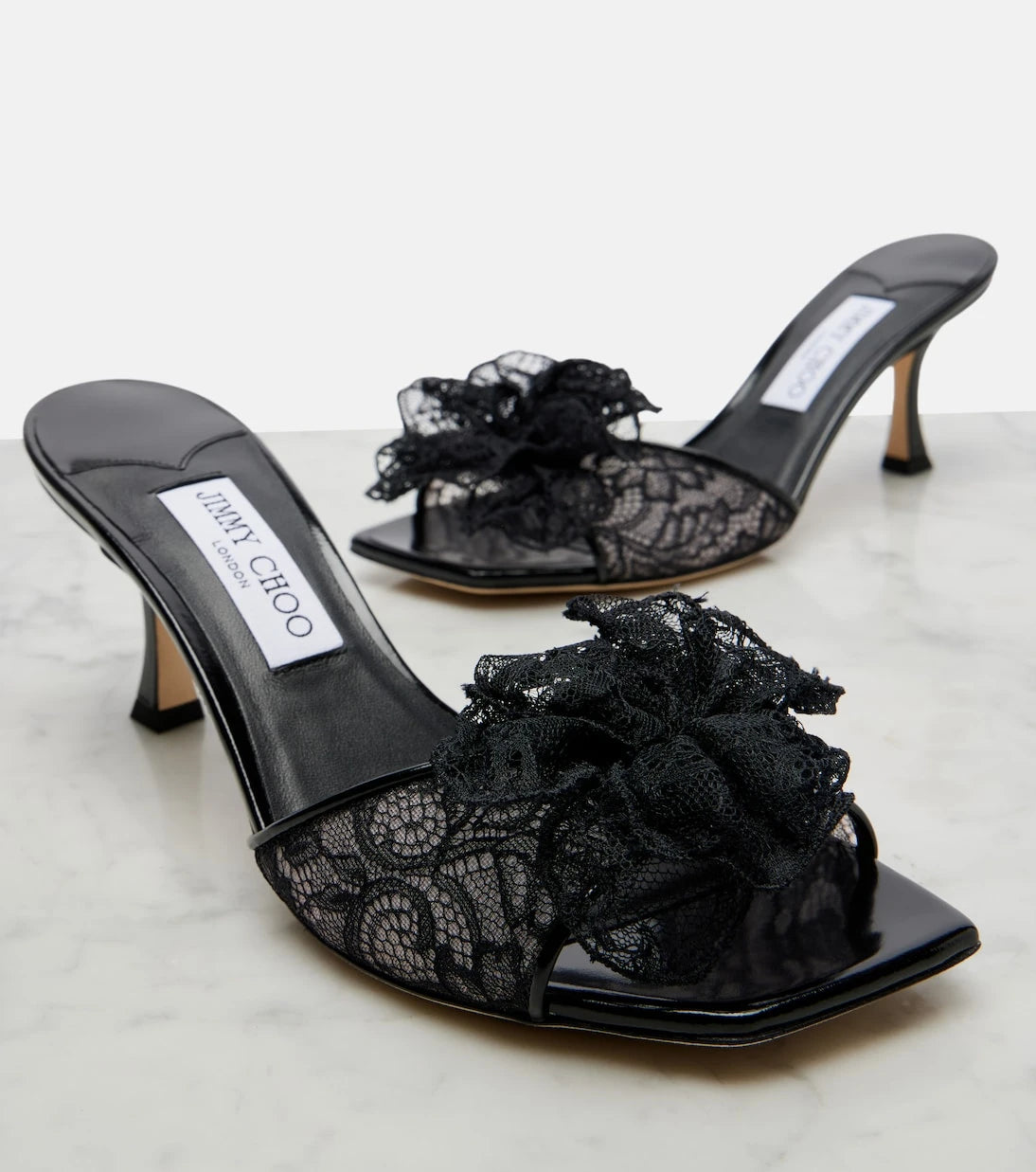 Jimmy Choo - حذاء سكاي مولز من الدانتيل بتطريزات الزهور
