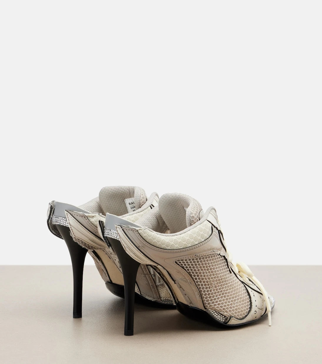 Balenciaga - حذاء ستابلر مفتوح من الخلف بتشذيب من الجلد المعتق