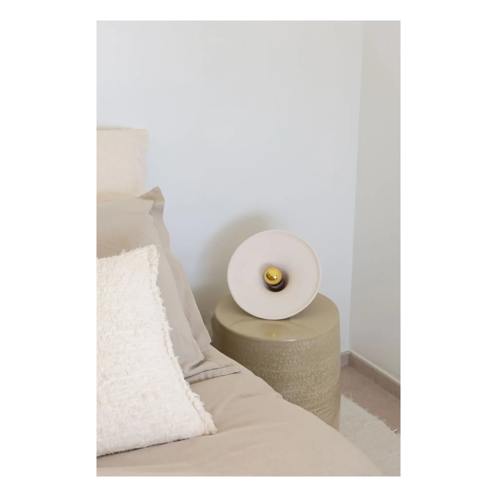 Masamé - Gigaro raw ceramic hand wand | Warm White