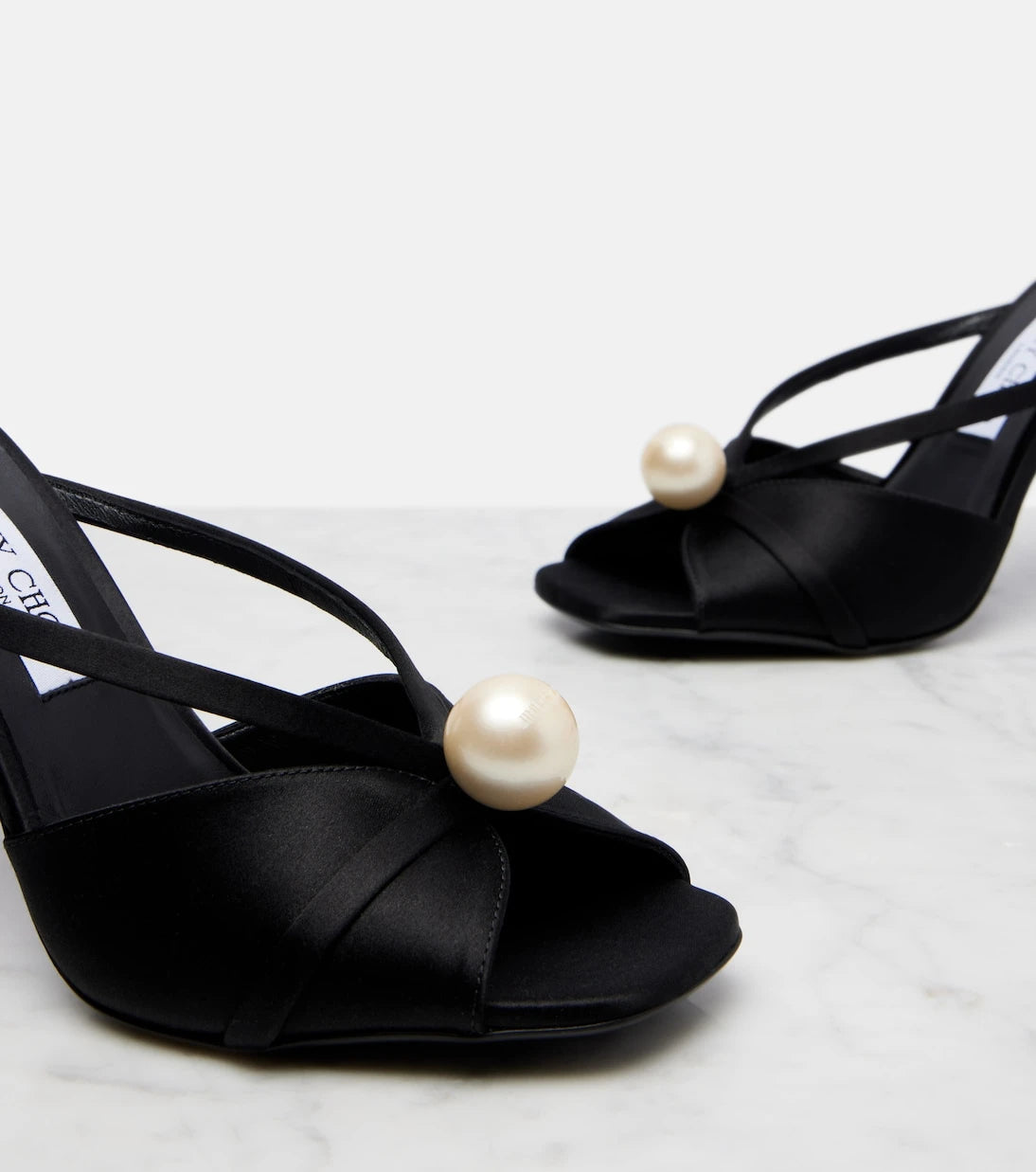 Jimmy Choo - صندل سيفا 95 من الساتان المزين