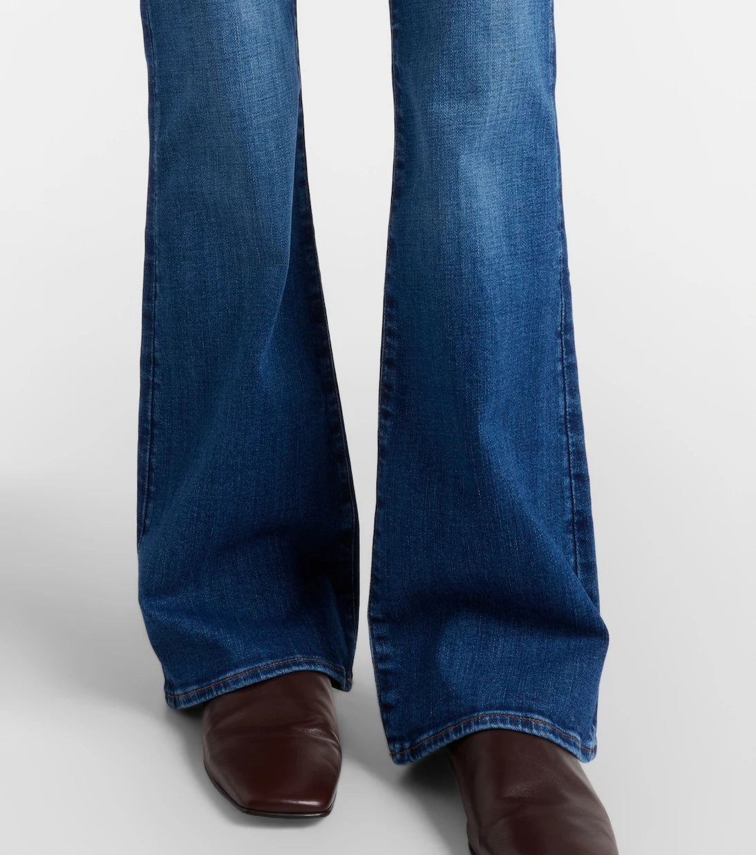 7 For All Mankind - بنطلون جينز بقصة ضيقة واسعة من الأسفل (Leggy bootcut jeans)