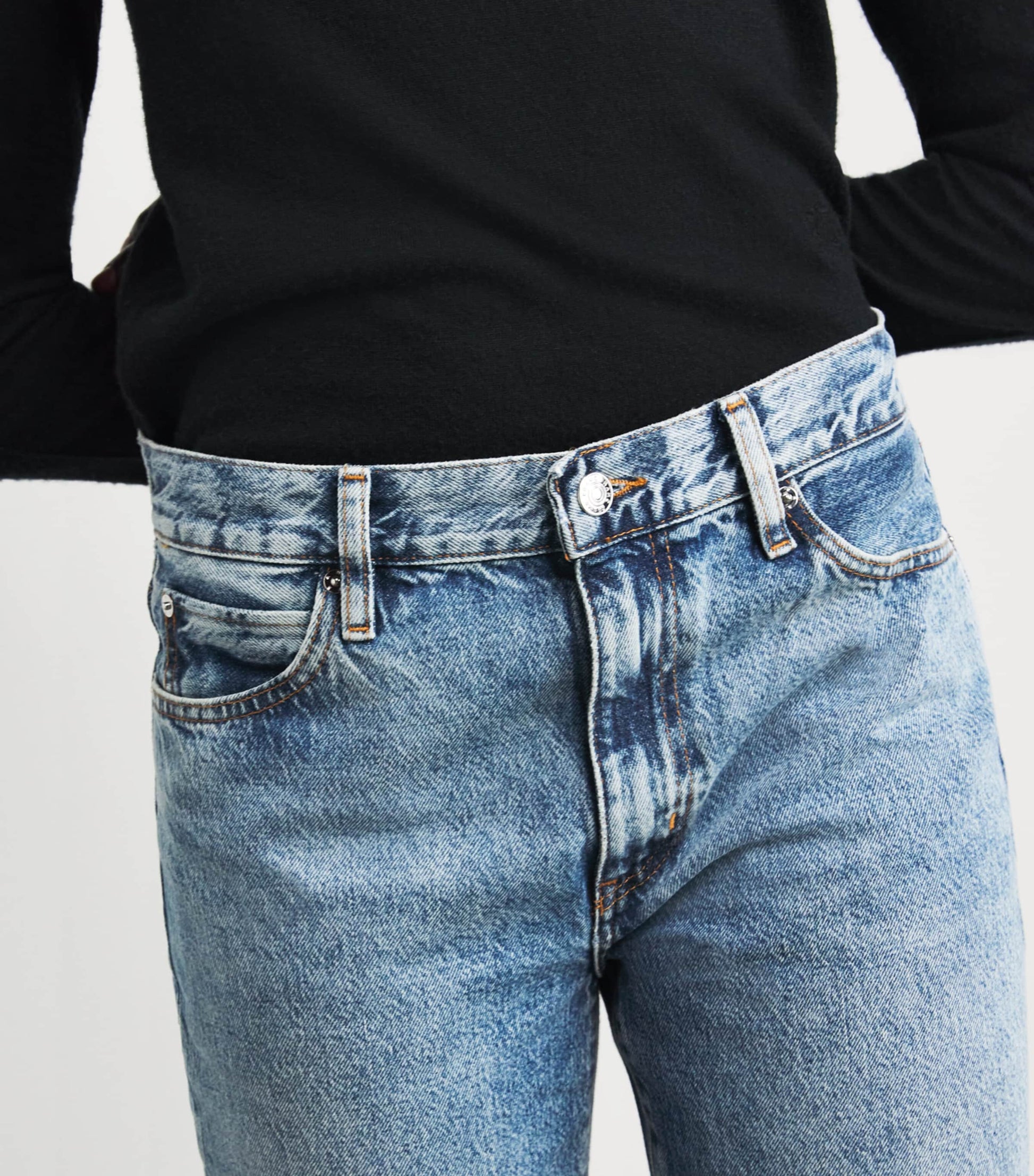 FRAME Blue The Hang Straight Jeans