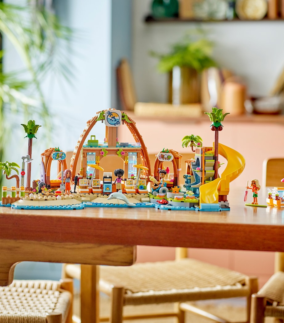 LEGO Friends Family Vacation Beach Resort 42673