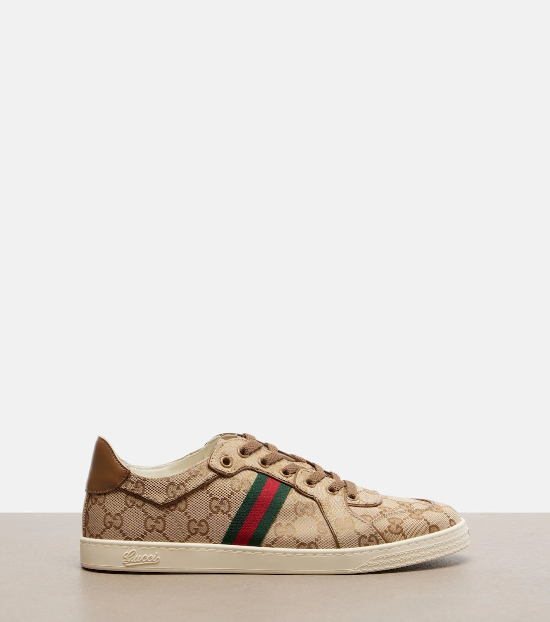 Gucci - حذاء سنيكرز منخفض الكاحل من قماش GG المطاطي