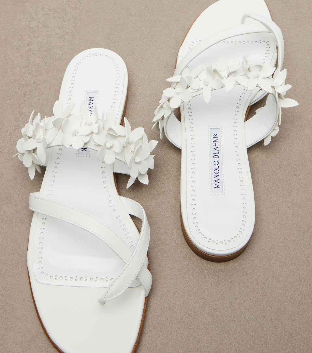Manolo Blahnik - Fiosa appliqué leather thong sandals