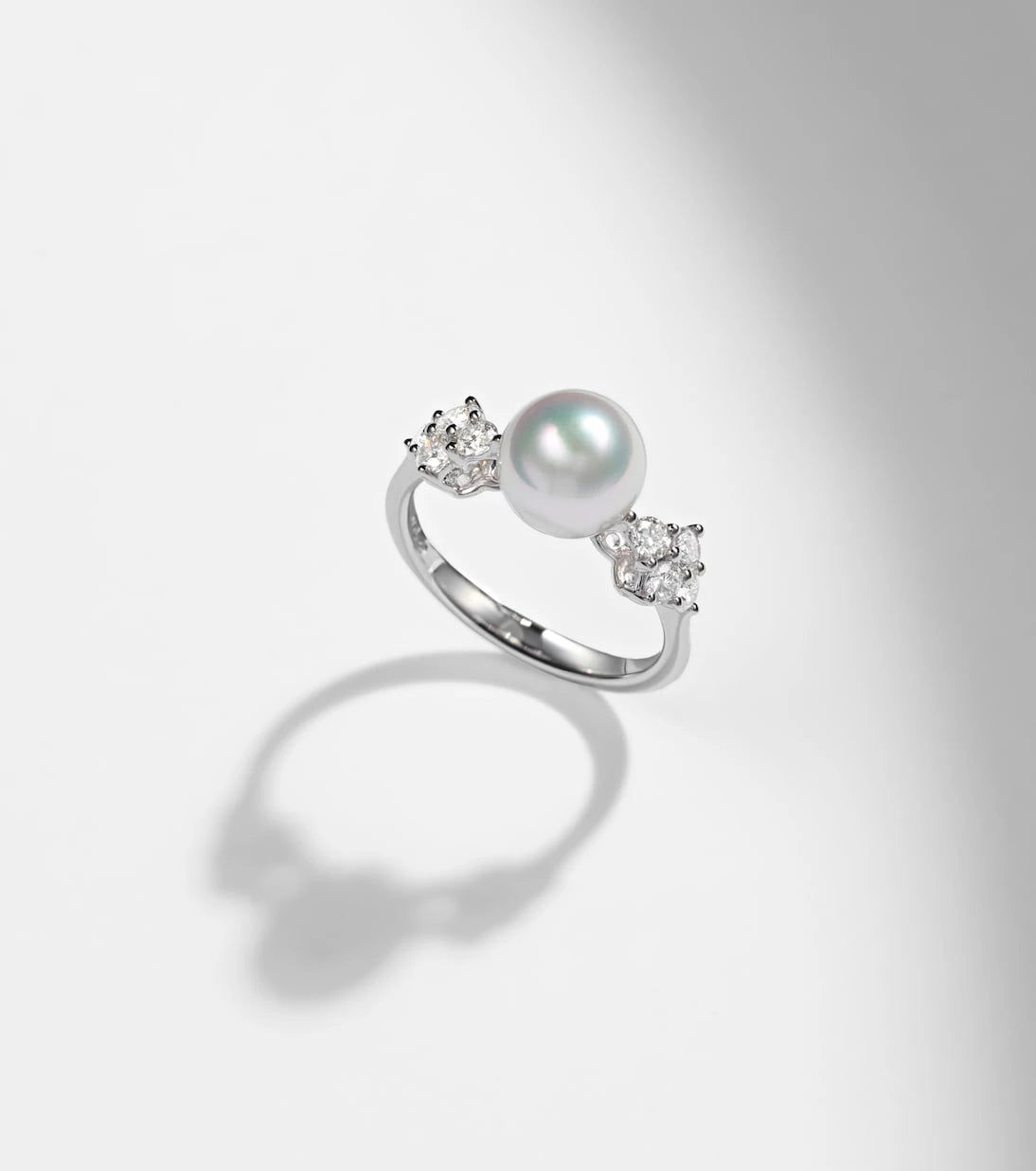 Mikimoto - 18kt white gold ring with pearl and diamonds