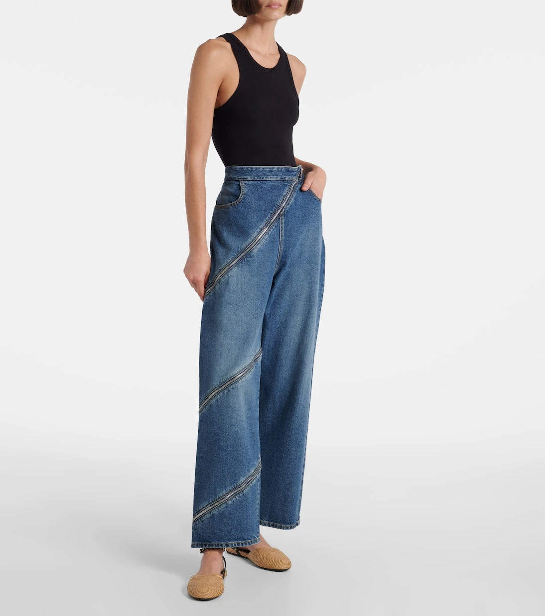 Alaïa - Leather-trimmed raffia flats