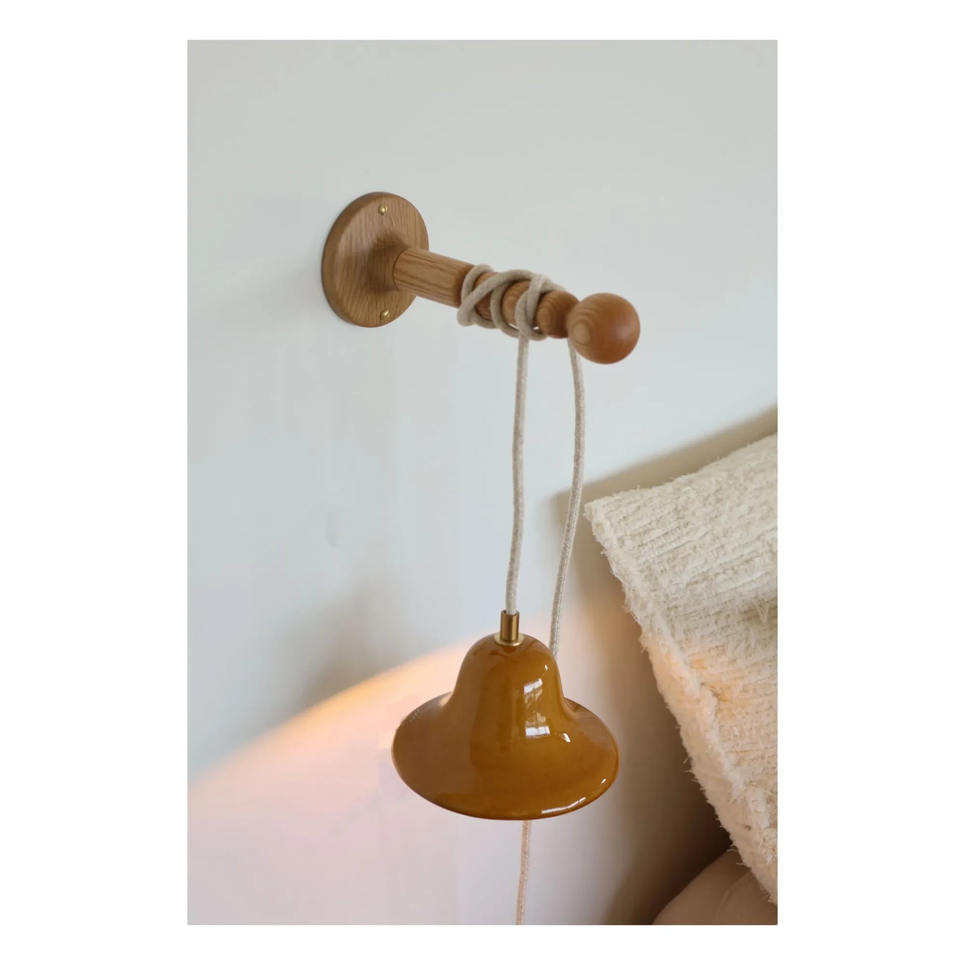 Masamé - Gigaro hand lamp | Honey