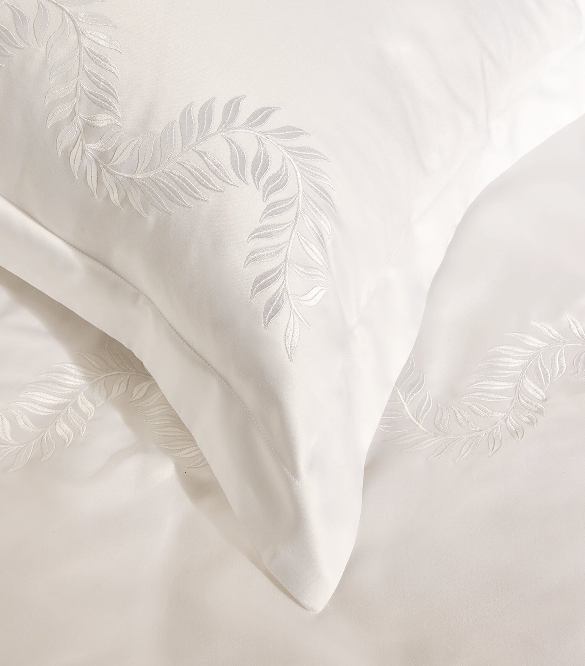 Cotton Embroidered Laurels Oxford Pillowcase (50cm x 75cm)