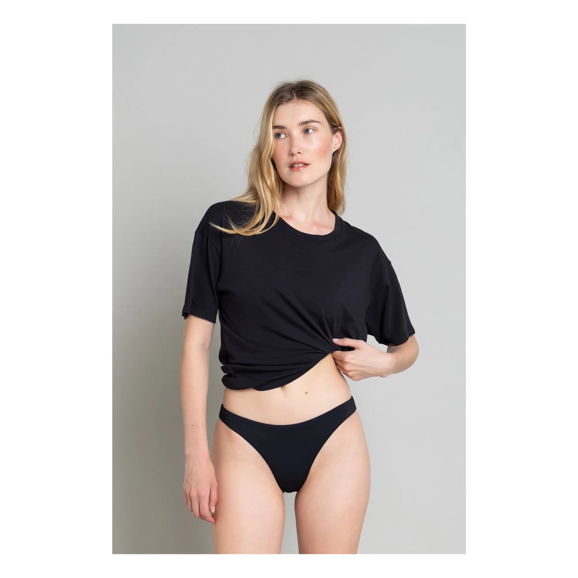 Smallable Woman - Low cut swimsuit Lisa | Black