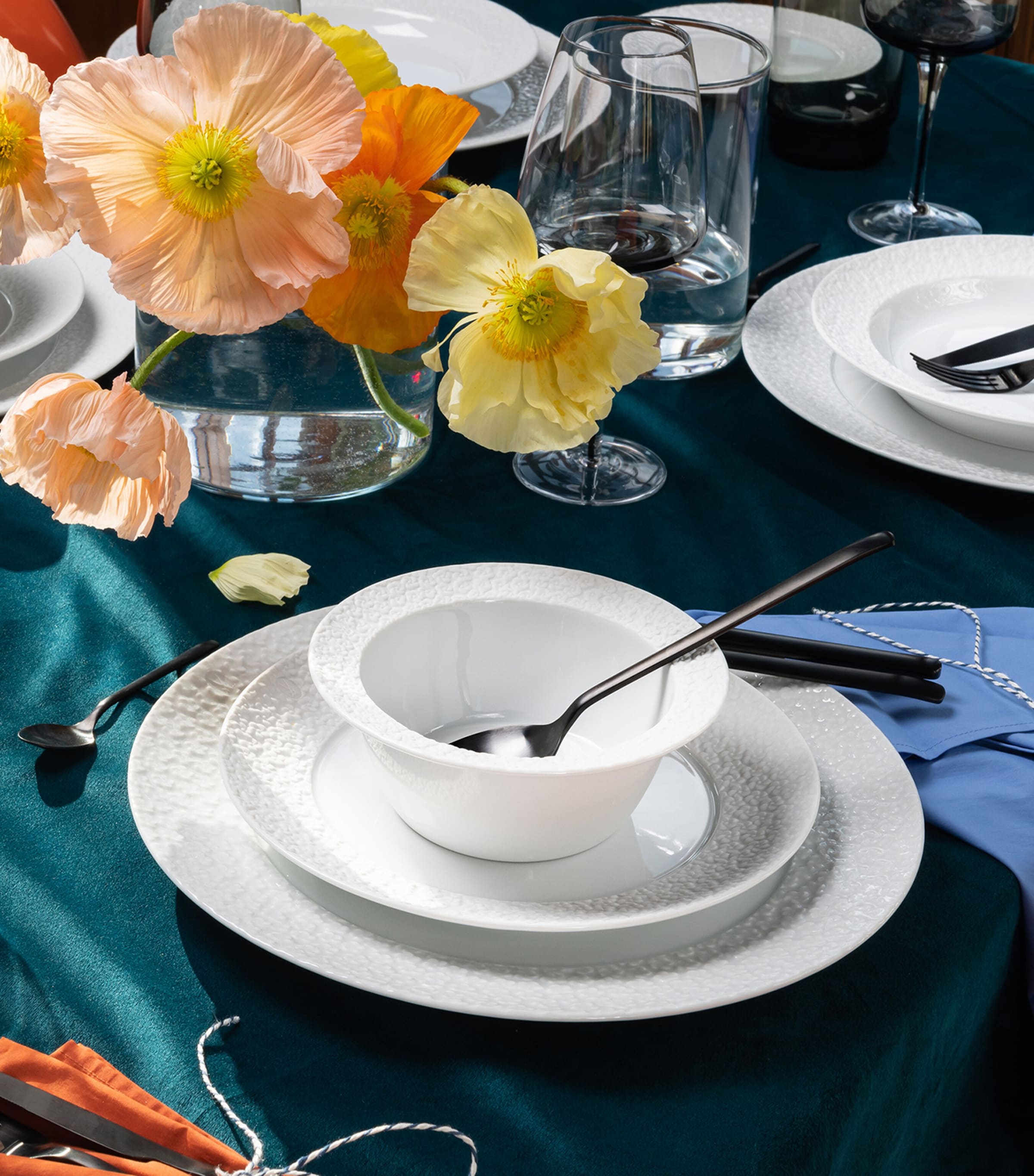 Royal Blossom Oval Charger Plate (33cm)