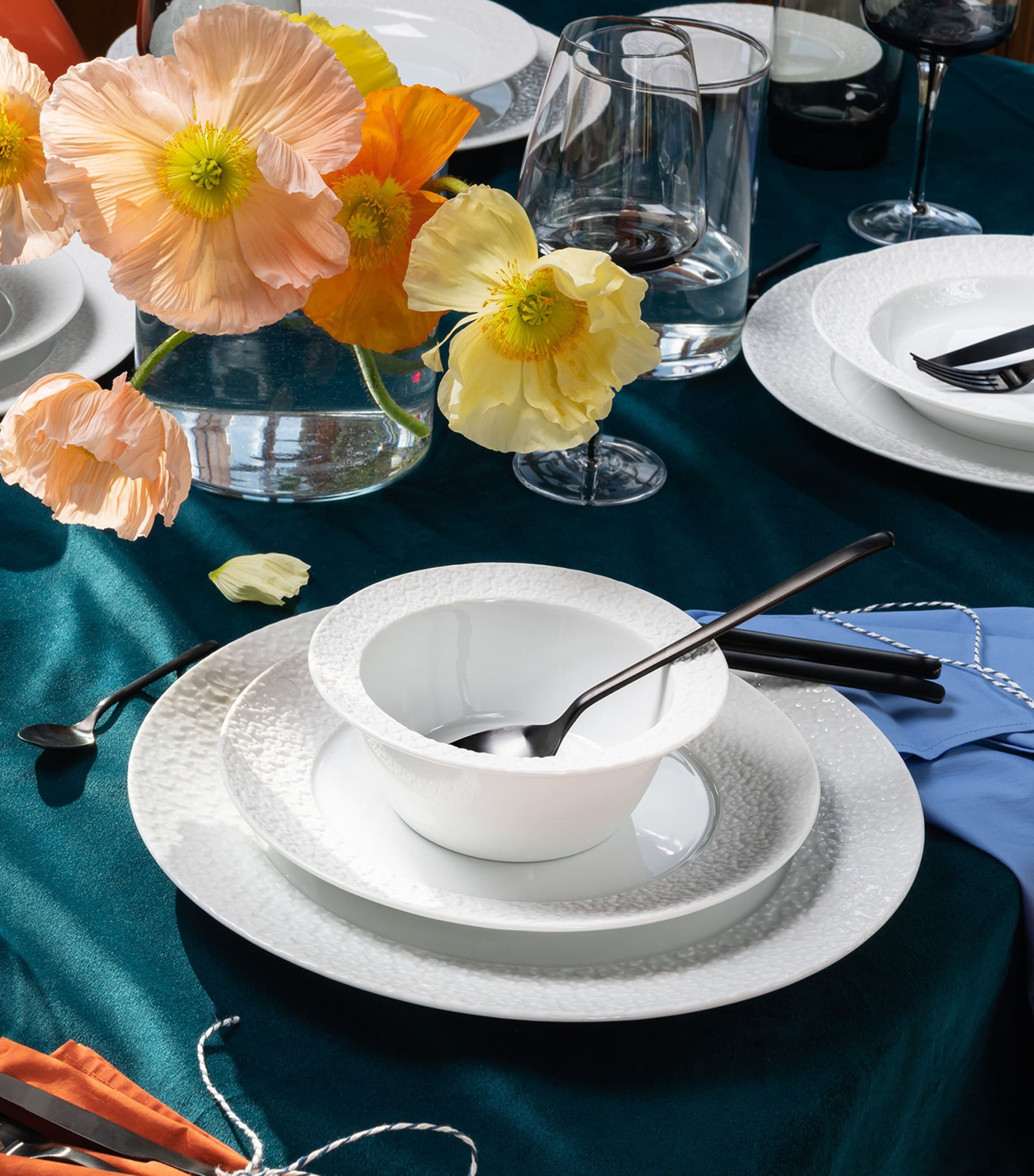 Royal Blossom Oval Charger Plate (33cm)