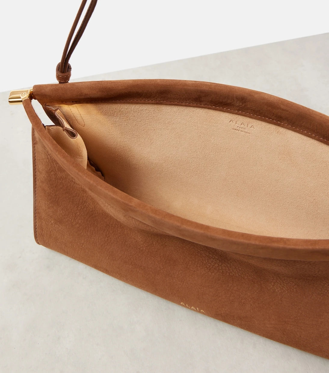 Alaïa - حقيبة كتف جلدية متوسطة Le Click East West