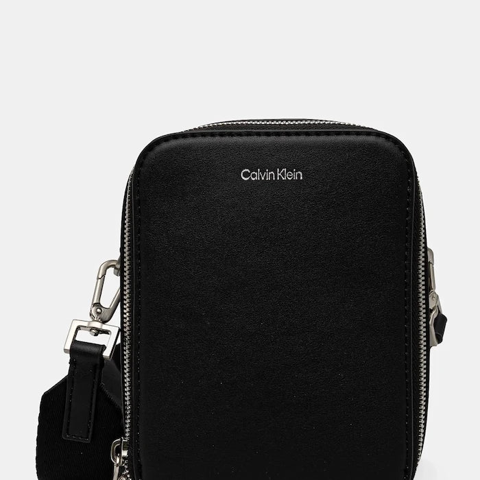 Чанта през рамо Calvin Klein