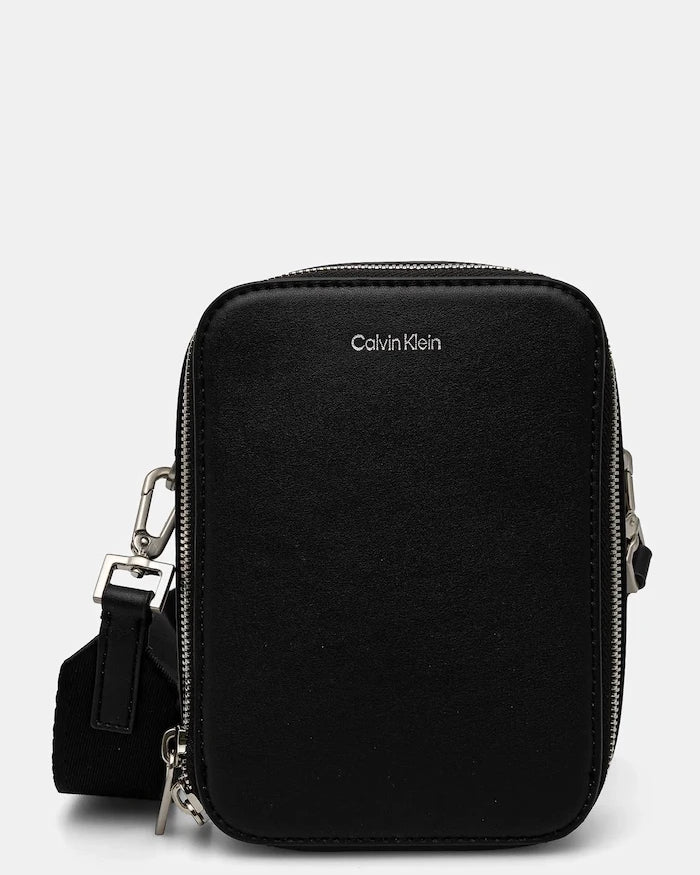 Чанта през рамо Calvin Klein