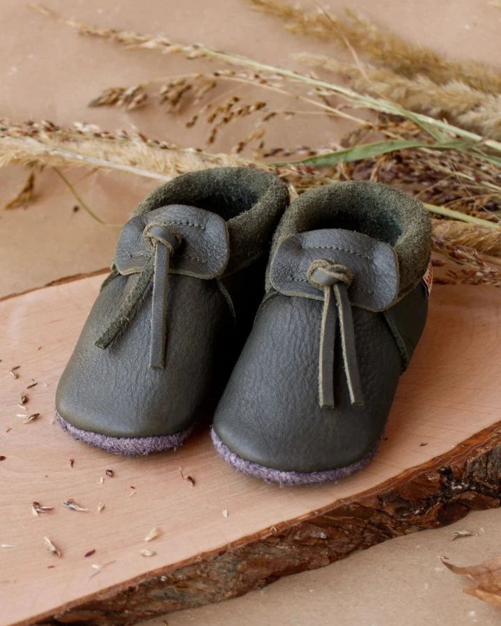 Baobaby - Leather slippers | Chrome green