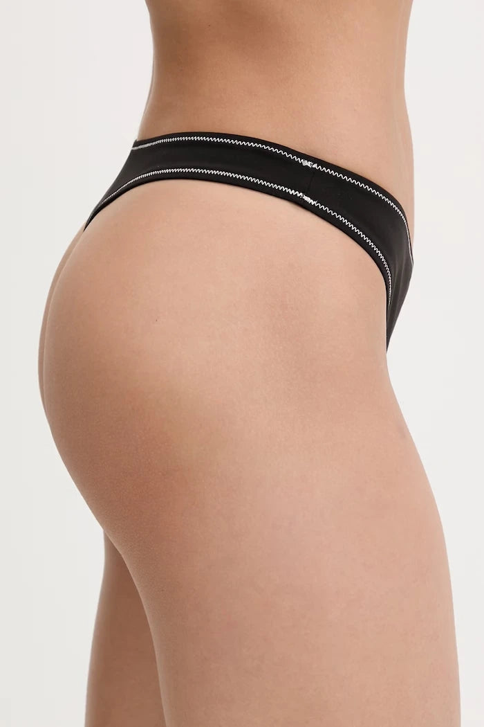 Calvin Klein kadın tanga bikini altı