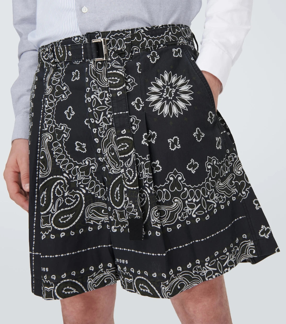 Sacai - شورت قطني بوبلين بنقشة باندانا